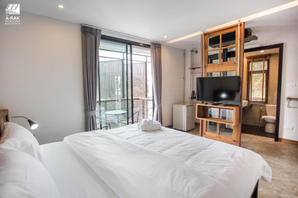 The Arak Bed Bar And Hostel Chiang Mai Exterior photo